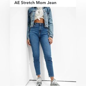 AE STRETCH CURVY MOM JEAN - CLASSIC BLUE 10 (short)